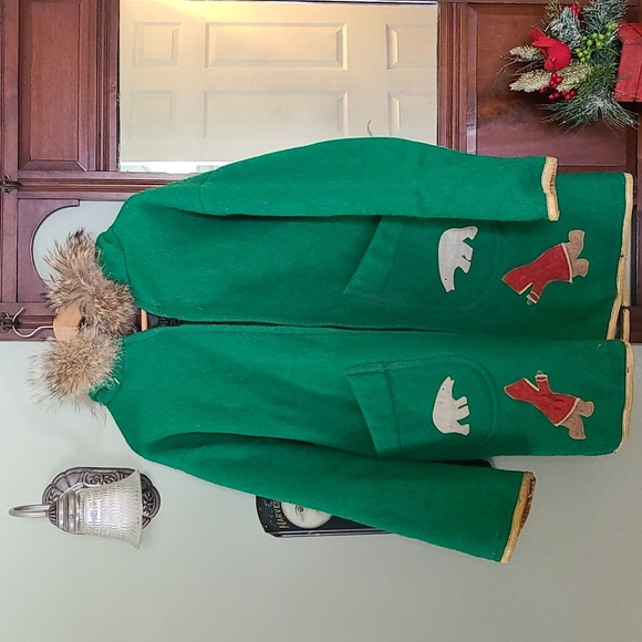 Green Inuvialuktun parka.  Size 39 (L) - Picture 7 of 8